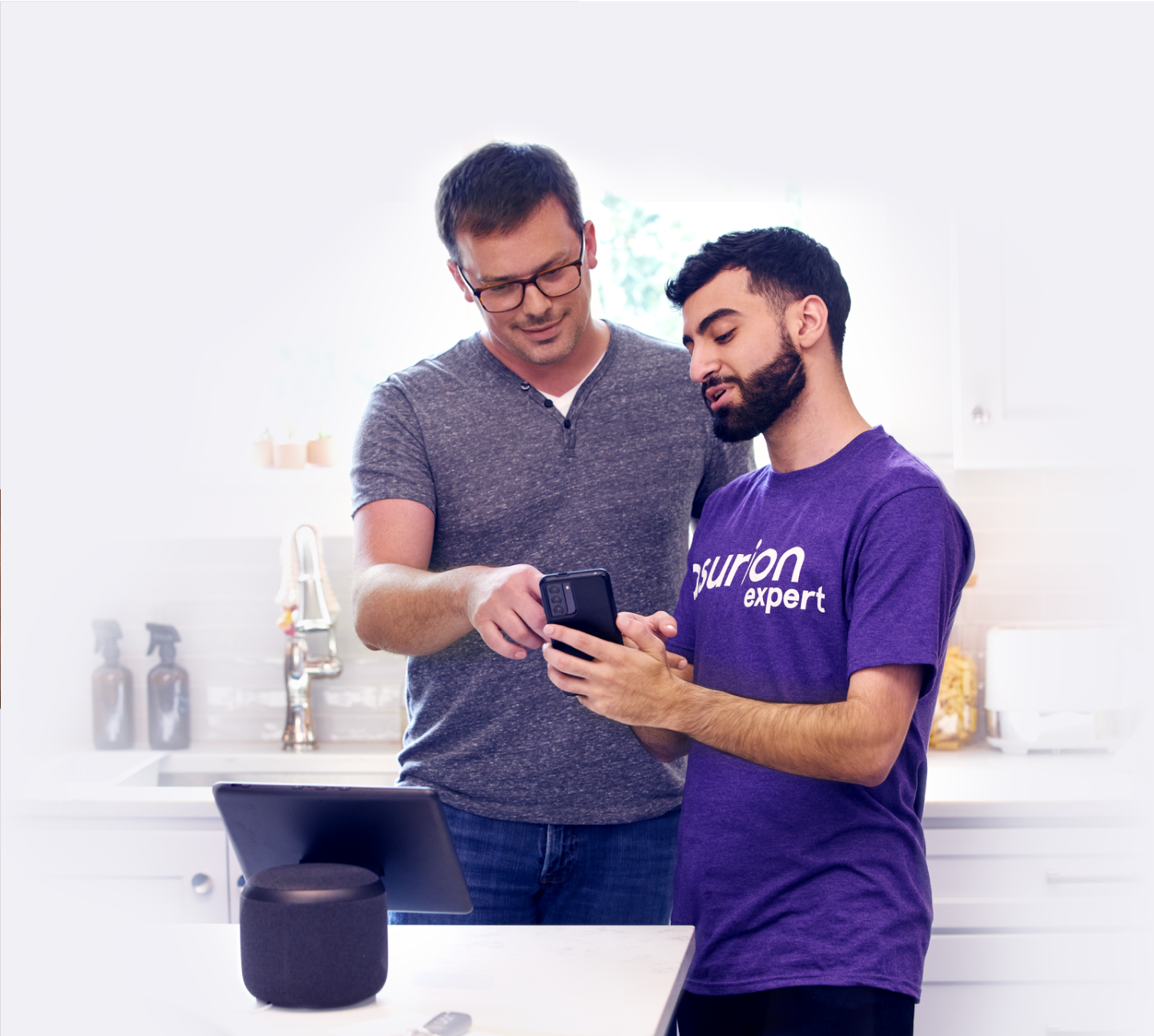 Asurion expert helping customer in home